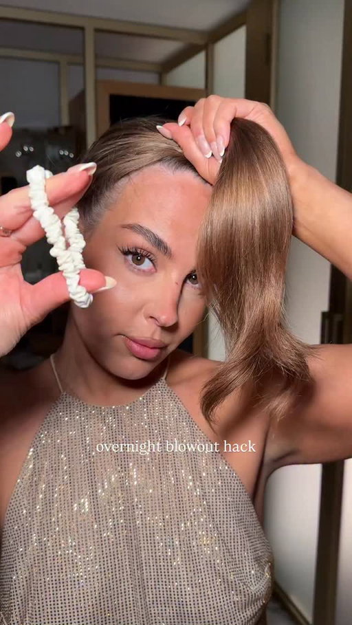 The @overnightblowout @abigaillinnn bobble hack is genius 🙏🏼🤎 
@overnightblowout little rod 
@eternalmusehair hair essence and bonnet 
@redken hair bandage balm 
Hair colour by @haircolouristinlondon 🤎 
-
-
-
#heatlesscurls #overnightblowout #haircare #hairtutorial #hairhacks