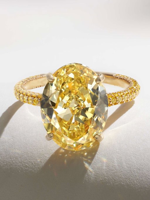 A statement of love, captured in an unforgettable stone.

#RoyaldeVersailles #RdV #YellowDiamond #EngagementRing #DiamondRing #FineJewellery #Yorkville