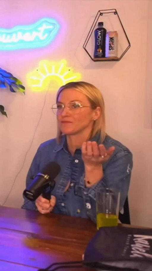 Certaines blessures d’enfances reviennent quand on s’y attend le moins.. ❤️‍🩹

@emilybegin se confie sur ce que son passage à Big Brother Célébrité a ravivé en elle. 

🎧 Lien vers l’épisode complet dans ma bio.

#BigBrotherCélébrité #BigBrotherQC #PodcastQuébécois #Québec #PourToi