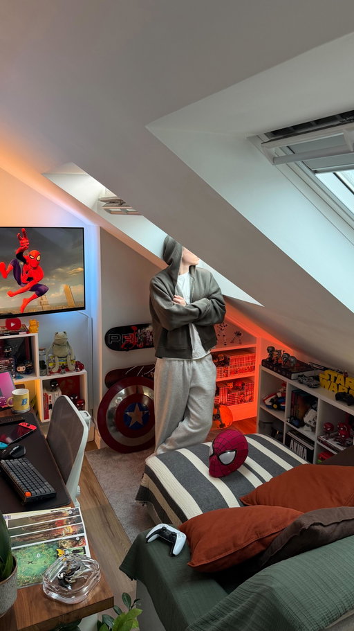 i dont’t need a therapist, i have game night 🤷🏼‍♂️🎮

#roominspiration #apartment #cozyroom #vibes #bedroomideas #ambientlight #interiordesign #homeinspo #roomlights #walldecor #furniture #loft #loftdecor #loftinterior #loftdesign #loftdecoration #apartmenttherapy #spidey #tasm2 #spiderman #ledlights

@spiderman @spidermanmovie @playstation @playstationuk @insomniacgames