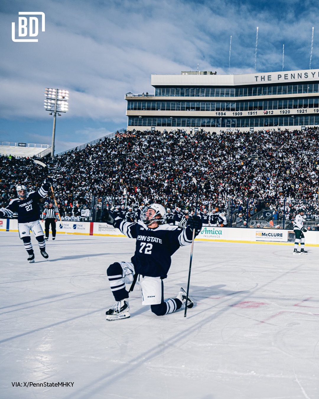 Gavin McKenna celly in front of 74,575 people for the Penn State vs. Michigan State men’s hockey game at Beaver Stadium 🔥