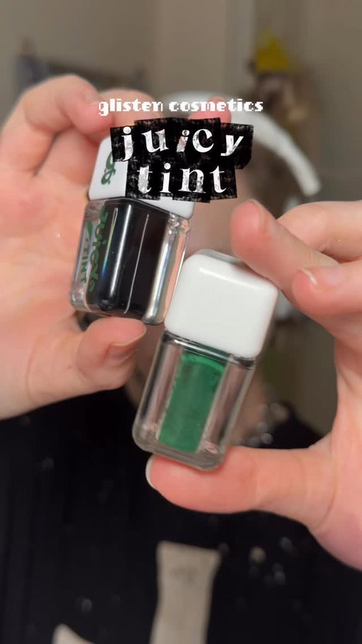 time for greens 🦠🧪💚

I love a green lipstick, still not sure how I feel about tints (Natalie can I please ask for them in a gliss gloss form?)

tints from @glisten_cosmetics 

ALSO I FOUND A PERFECT TINT REMOVER!

#liptint #makeup #indiemakeup