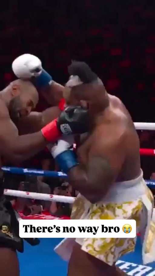 Jarrell Miller just got his wig pushed back…literally. 😭 

#fyp #boxing (🎥 via @daznboxing)