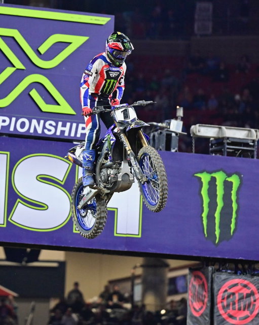 BIG NIGHT IN HOUSTON 🏆 @StarRacingYamaha

@CooperWebb2 & @DangerBoyDeegan get the 450 and 250 W’s in the first Triple Crown of the season. LFG! 💪

#MonsterEnergy #SupercrossLIVE #Motorsport