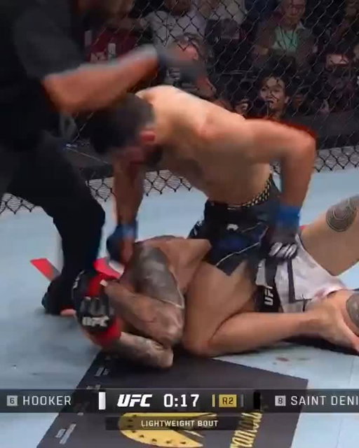 🔥 Il ne fallait pas le tester au sol !!!!! #UFC325
＠benoitst_denis s'impose par TKO au deuxième round