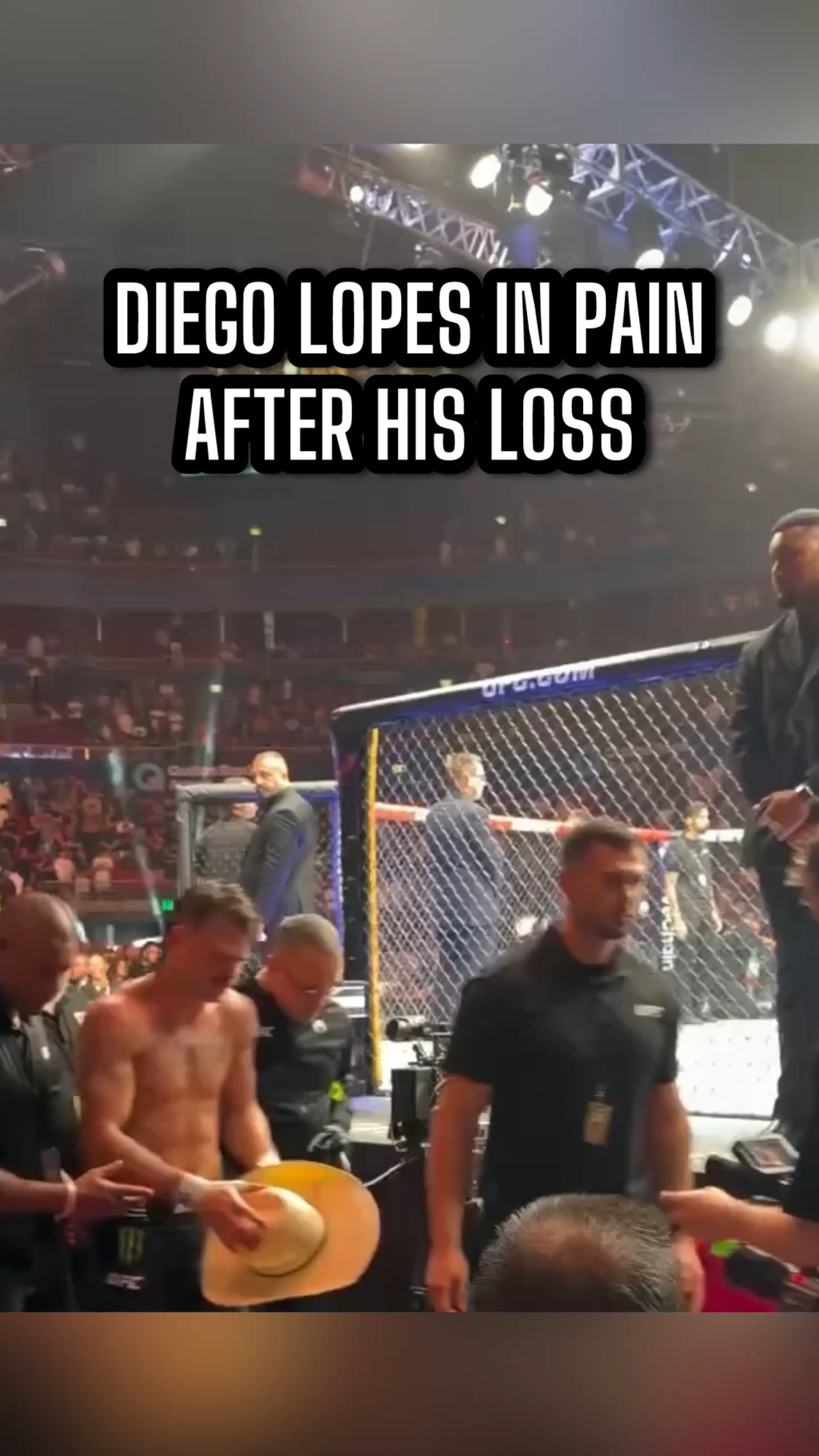 Another tough night for Diego Lopes as he falls to Alexander Volkanovski for the second time with the belt on the line and leaves the octagon in some pain, limping.

What’s next for the Brazilian-Mexican? 🤔

Via @submissionradio