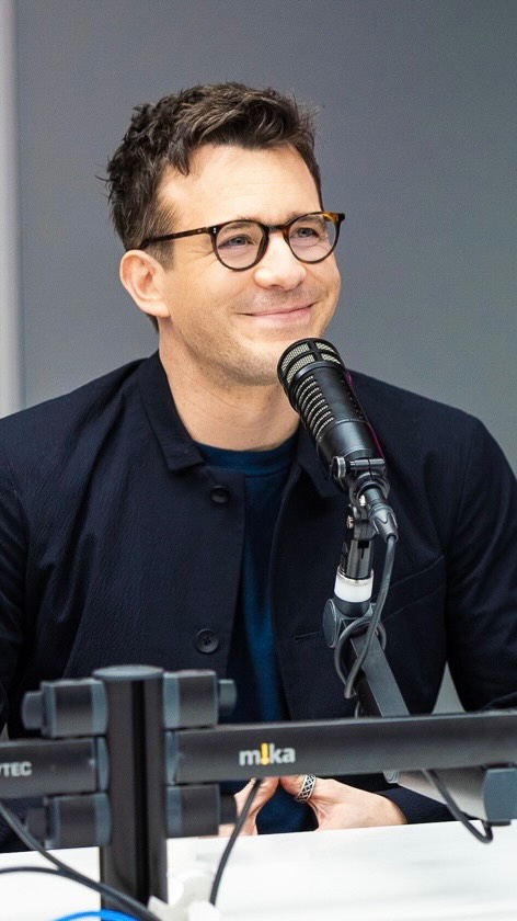 Sneak Peek: Luke Thompson of @bridgertonnetflix discusses Benedict’s sexuality on the upcoming episode of the “I’ve Never Said This Before,” podcast. Dropping Tuesday 2/3, we dive into the world of Bridgerton and Bridgerton Season 4. This episode is a love letter to the fans and we get to learn so much more about Luke. Subscribe to “I’ve Never Said This Before,” wherever you listen to podcasts so you don’t miss this episode when it drops! #bridgerton #lukethompson
#bridgertonnetflix #benophie #Igbt