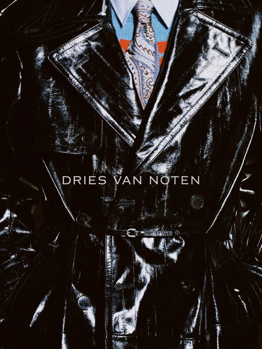 The Details - @driesvannoten: Eight years into his time at Dries Van Noten (and with four collections under his belt as creative director), Julian Klausner is still embracing learning. This season’s menswear collection encompassed a broad curriculum of core house disciplines, colour, pattern, patchwork and knitwear. With Klausner drawing inspiration from “the idea of coming of age…exploring the world, leaving the home [and] taking the things you love with you. Hand-me-downs, your granddad’s coats, your childhood blazers.” It was that notion of masculine identities, which are still not quite formed, which freed the designer to experiment with, colour, texture and proportion with more spontaneity… #driesvannoten #PFW #🇫🇷