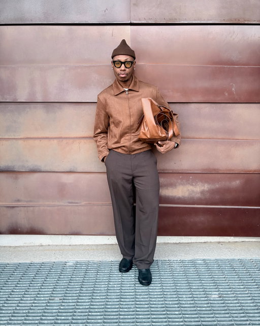 Wrapped in earthy tones 🍂🤎 — shout out to @raised.by.society for sending over this perfect chocolate brown beanie to complete today’s outfit!