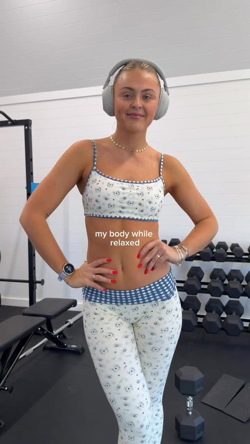 a little reminder that it’s normal to not look “posed” all the time !!!!

be kind to yourself bc comparison is the thief of joy!! 

ib @camisophiaaaaa 🤍

if you want to create a sustainable + healthy lifestyle, go to the 🔗 in my bio for 1:1 coaching 🧚🏼‍♀️

#gymgirl #gyminspiration #reality #bodypositivity #selflove motivation