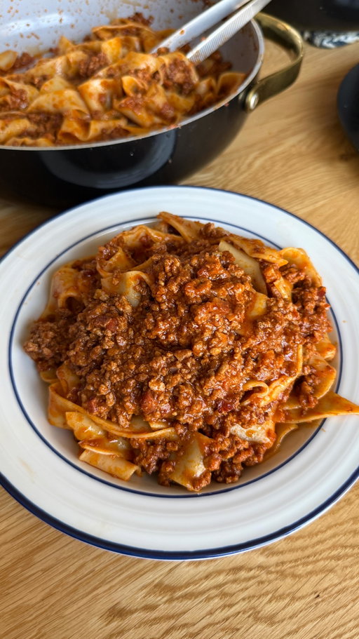 Ragù alla Bolognese is a traditional Italian meat sauce cooked low and slow. Built with simple ingredients and patience, this is classic Italian comfort food. A recipe that brings a little taste of Bologna to your table. 🇮🇹

What pasta would you serve this with?

Recipe in the comments below ⬇️