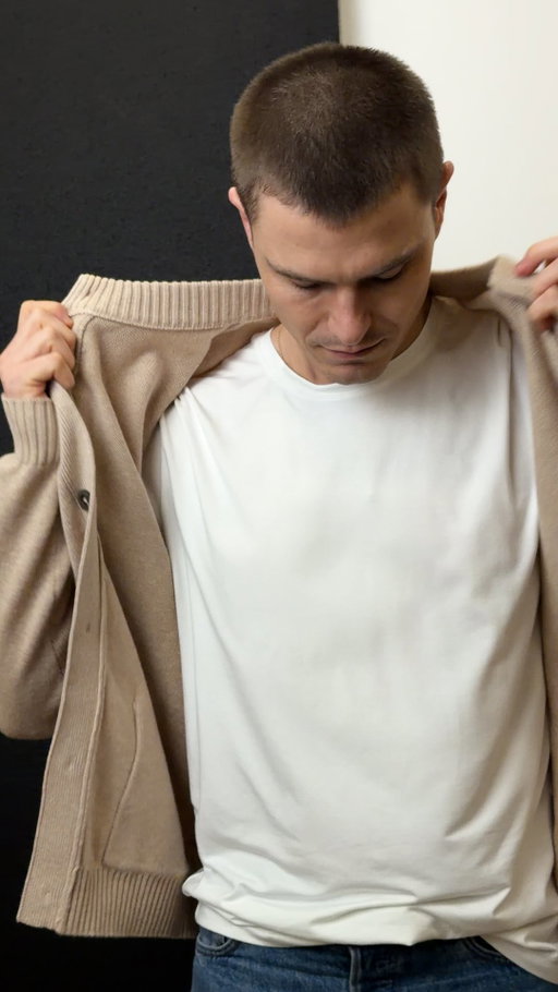 @oliver_cheshire pulling a few SS26 transitional favourites - easy knits for the in-between season.

SS26 has begun, shop the collection today @che.studios