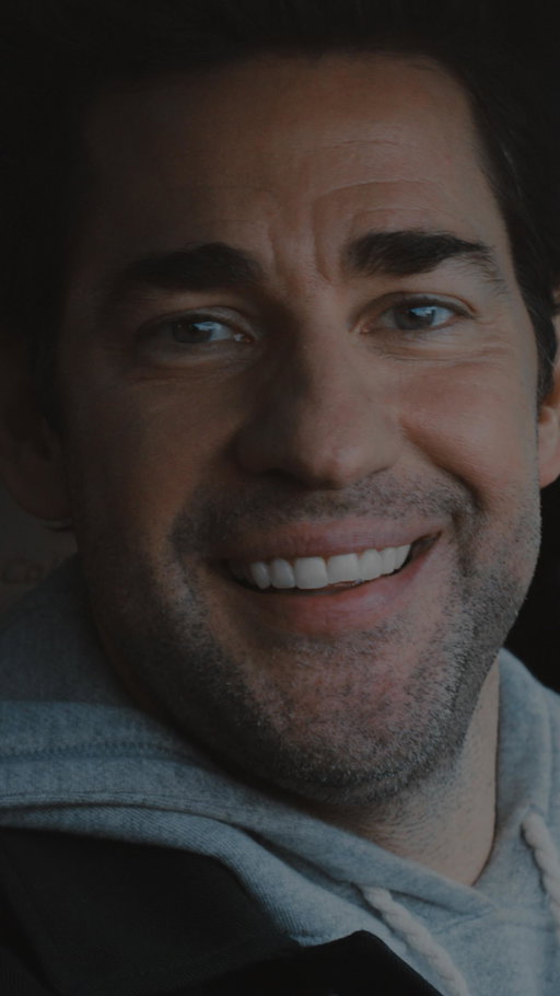 John Krasinski is up to something.

Make everyday feel epic in the all-new Hyundai Palisade Hybrid.