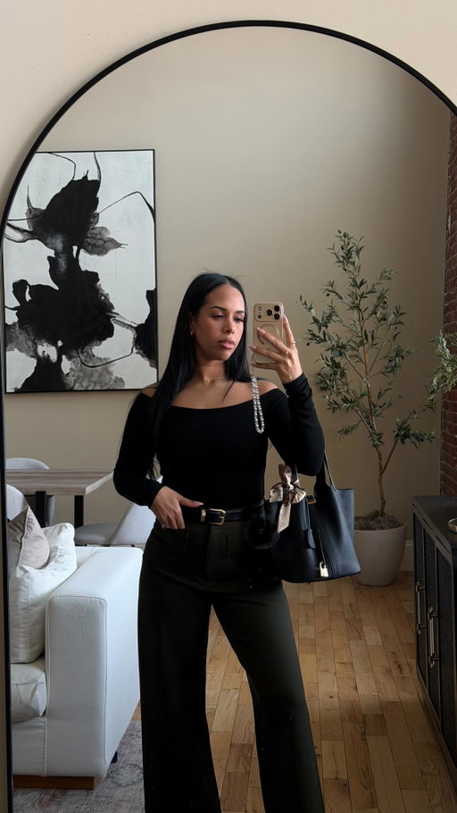 Winter, elevated casual.
Polished enough to feel put together.
Comfortable enough for real life.

This is my sweet spot 🤍

Save this for the days you want to look chic without overthinking.