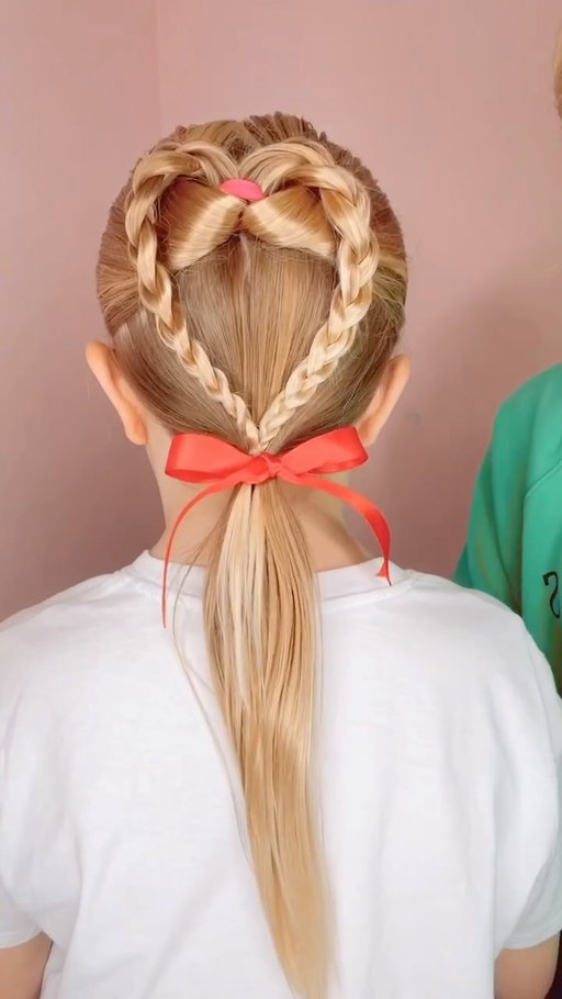 VALENTINE’S DAY HAIRSTYLE ❤️ PERFECT HEART BRAID
.
Comment SHOP below to receive a DM with the link to this post on my LTK ⬇ https://liketk.it/5QcmI #ltkvalentine
