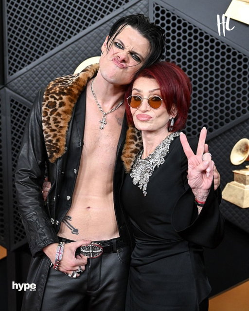 YUNGBLUD, Sharon Osbourne, and Jesse Jo Stark bring all the energy to the 2026 Grammys.😎
(📸: Getty Images)