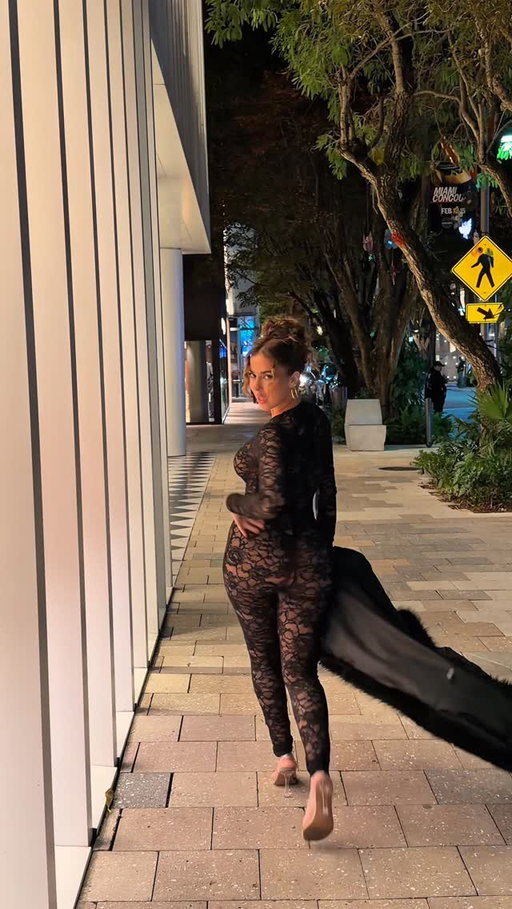 hate to see her leave but, what? 🫦 

#bsf #bestfriends #yourbestfriendishot #bestie #trio

Catsuit is @fleurdumalnyc