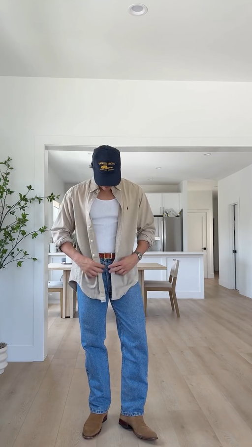 We cant be as cool as Tom Selleck in Magnum P.I. but we can still take some fashion tips from him. 
.
.
.
#80sfashion #ralphlauren #mensfashion #celebritystyle #tomselleck