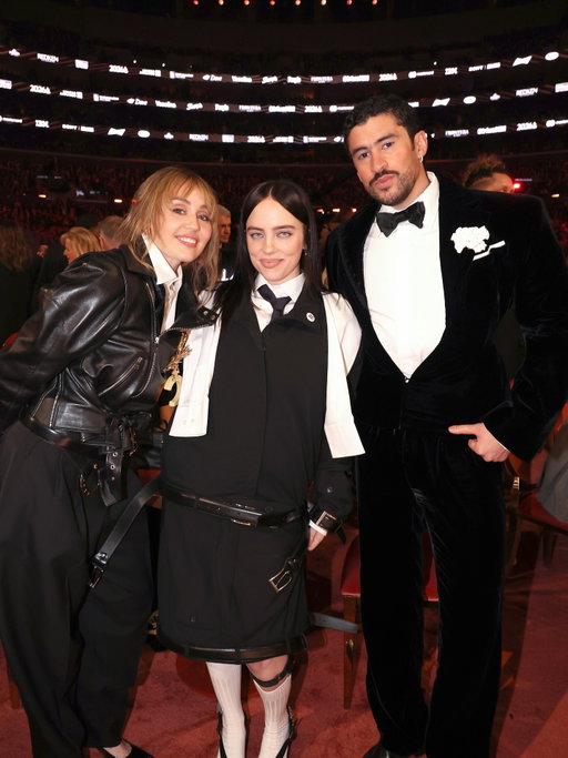 That’s it! @billieeilish takes SOTY for ‘Wildflower’