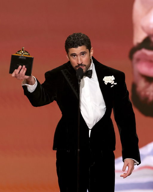HACIENDO HISTORIA. Bad Bunny gana el GRAMMY a Álbum del Año con DtMF y este momento ya es legendario para la música latina 🌎🇵🇷 Es el primer álbum completamente en español que gana AOTY

MAKING HISTORY: Bad Bunny wins the GRAMMY for Album of the Year with DtMF, and this moment is already legendary for Latin music. It’s the first fully Spanish-language album to win AOTY.