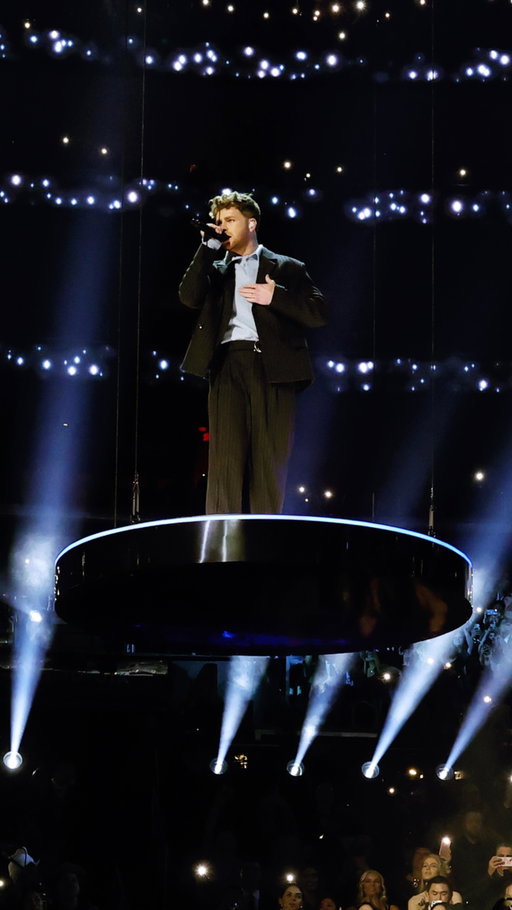 Nothing ordinary about @AlexWarren levitating during this #GRAMMYS performance.