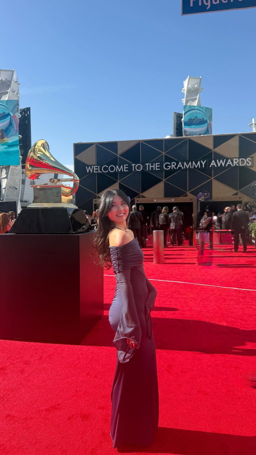 #ad 🖊️ i had such an amazing experience with the new @sharpie S-Gel Copper Pen at the @grammys !! ITS SO SMOOTH like truly the best autograph pen i’ve ever used #MakeItSharpie #SharpieFanZone #SharpiexGRAMMYS GRAMMYS #Sharpie_Partner