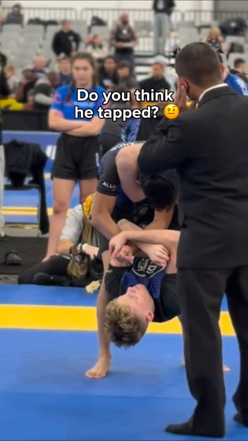 Do you think he tapped? 
.
.
.
#jiujitsu #bjj #foryoupage