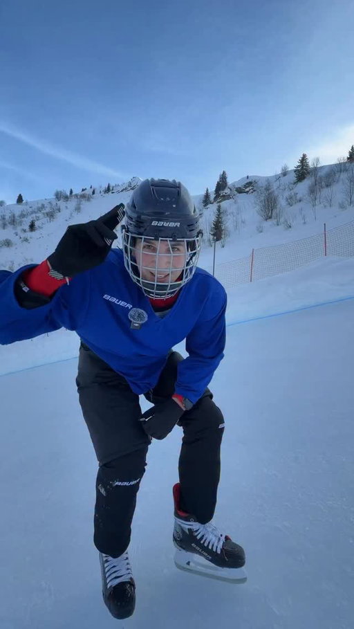 Skates ✅
Helmet ✅

Downhill ice cross ✅✅✅