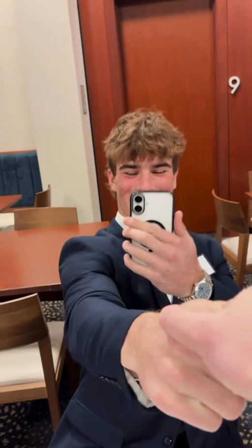 POV: You’re at the @audiamondclub Preseason Banquet with @c.chatterton_2 and @saxonroberts_8. 📹
#WarEagle