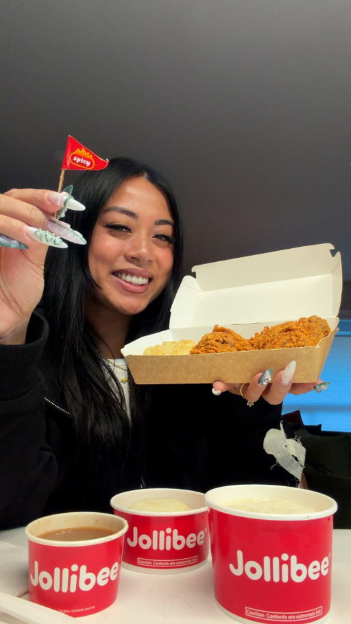 @jollibeeus has the best spicy fried chicken and i’ll stand ten toes on that! 🥵✨

•  my combo order: 2 spicy chickenjoy with rice + gravy and mashed potatoes. don’t forget the pineapple quencher! 

•  if you really want to enhance the fun: peel the spicy skin, add the rice, pour gravy on top and fold it into a crispy spicy skin taco. 

what’s your jollibee order? let me know!! 🍗🔥

#SpicyChickenjoy #JollibeeSpicy #ShareTheSpicyTruth #ad