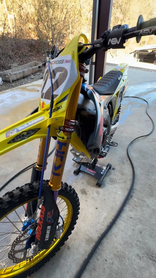 Ole Billy ready for another weekend 🤪😂
@rjh_suspension_engine 
@motonationsuzukiarenacross 
@billspipes 
@fasthouse_ 
@gtarenamotocross