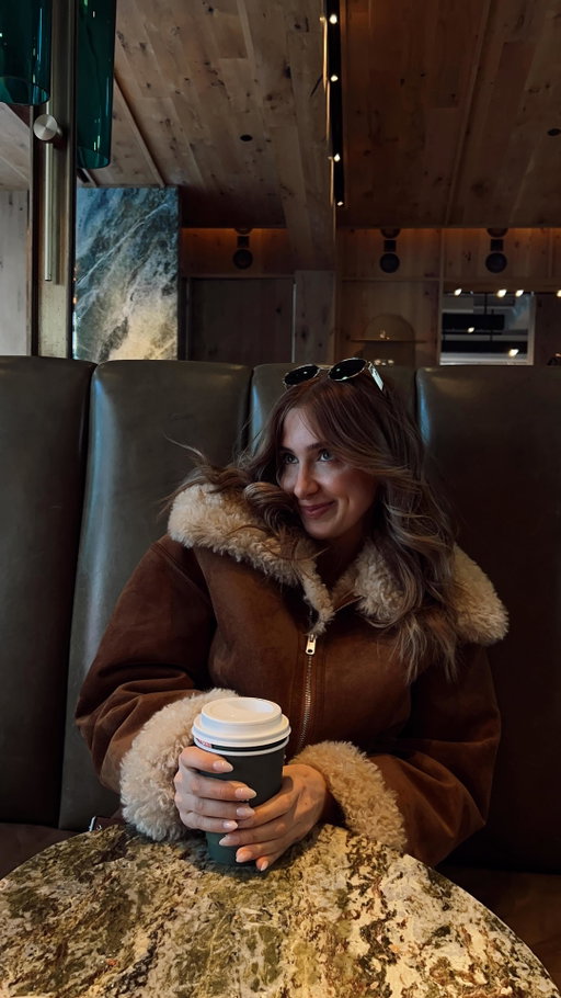 You like my hair? Gee thanks, just dyed it 💁‍♀️

@lorealparis
#lorealpartner #excellencenudes
