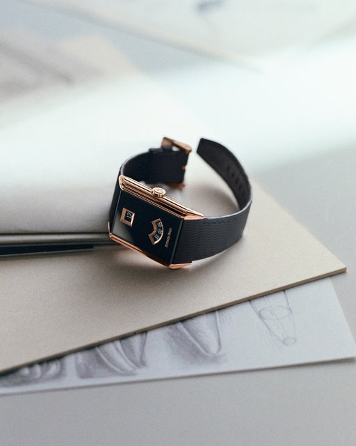 A new take on a vintage aesthetic.

The Neo Frame Jumping Hour brings horological tradition into a bold new era with Calibre 7122, our very first selfwinding jumping hour movement. Housed in a combination of pink gold and sapphire, its leaping numerals replace traditional hands, delivering a striking fusion of precision, ergonomics and Haute Horlogerie craftsmanship.

#AudemarsPiguet #NeoFrameJumpingHour