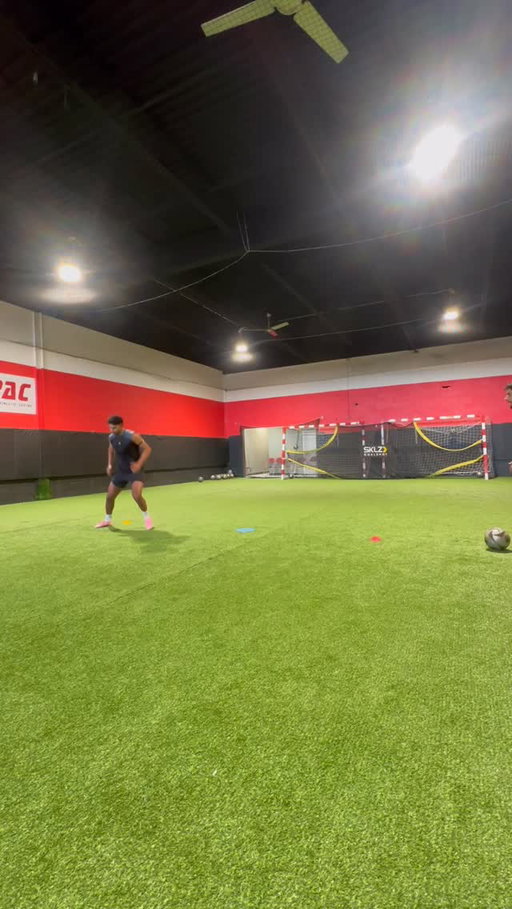 When the intensity is high every rep, game day slows down.
Train harder than the match so the match feels easy🚀

📲 Contact us:
🌐 AbsoluteFootballTraining.com
📧 info@absolutefootballtraining.com
📩 DM us @absolutefootballtraining 

#canadasoccer #SoccerTraining #FootballTraining #FinishingDrills #techfinishing