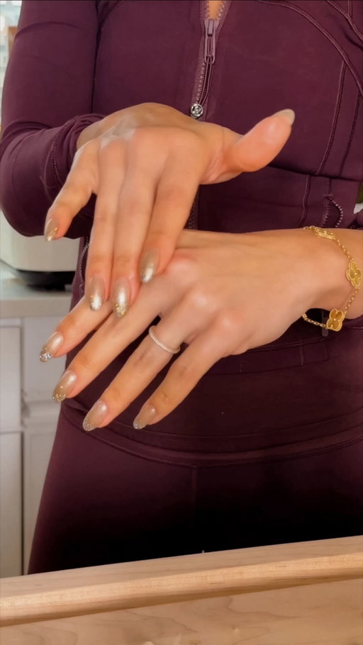How I realistically keep up with handcare 🧴👌🏼 comment HANDS and I’ll send you everything I use (plus my top 10 diy hand masks!) 💫

🫶🏼 follow for daily beauty routines 

#selfcare #handcare #dailyroutine