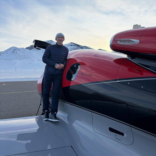 Stoked to finally add this airport to the logbook…Mammoth Lakes CA ✅ #generalaviation #cirrusaircraft #snowski @mammothmountain