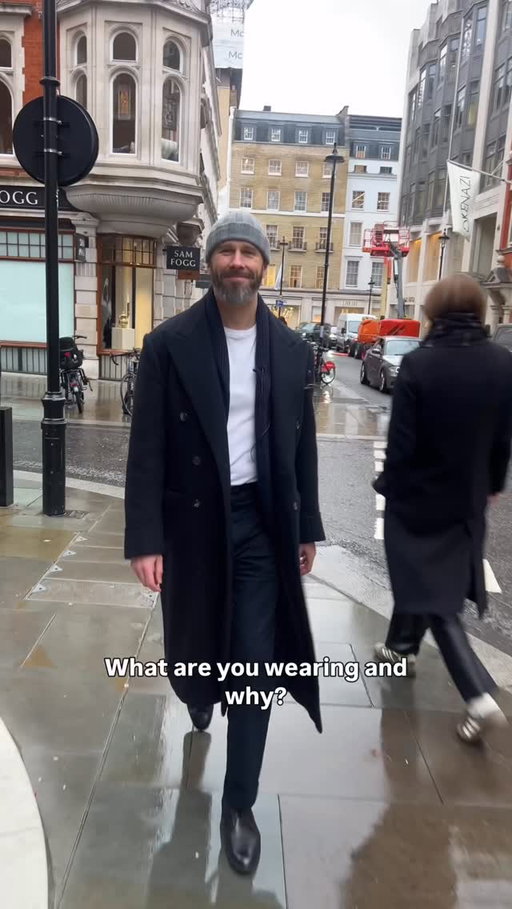 Walkie talkie 66

Walking Clifford Street
Talking about easy elegance 

Wearing: 
- Overcoat by BnTailor in Fox cloth 
- Shawl cardigan by Anderson & Sheppard
- Knitted tee by Thom Sweeney 
- Chinos by Casatlantic 
- Boots by Edward Green
- Watch cap by Permanent Style