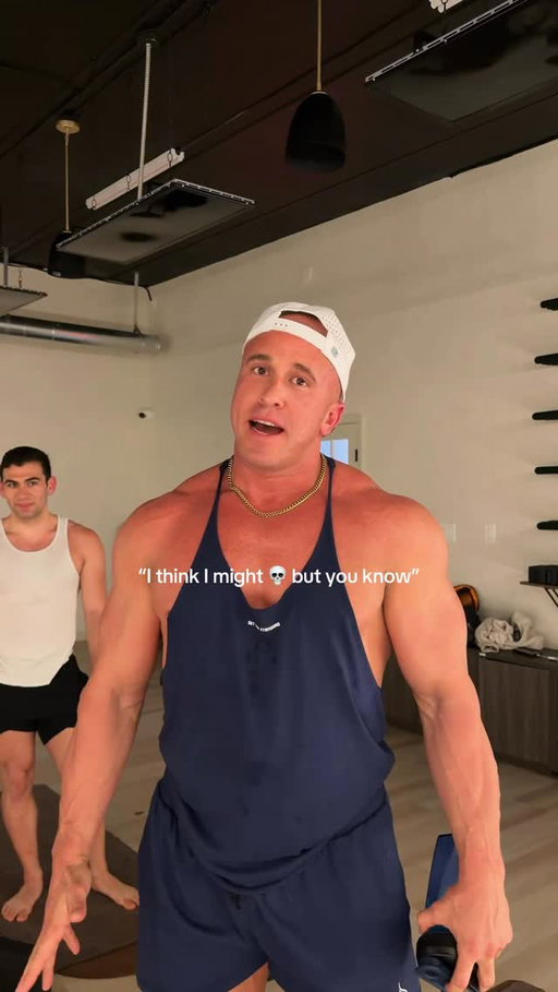 Still “extremely confident” ?? 

Comment ME to get my signature Sculpt training workouts from home that made the boys SHAKE!! 🙂‍↕️⭐️

#mendoingpilates #boysvsgirls #fitnessinstructor #matpilates #sculpt