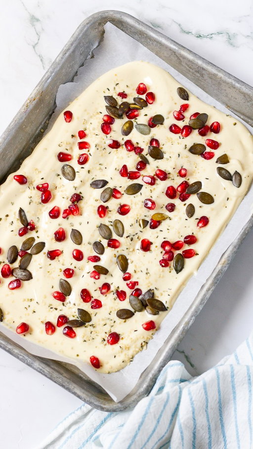 Low Histamine White Chocolate Bark 🍫🍫🍫 This simple  bark is a sweet treat that’s gentle for folks lowring their histamine levels. Creamy white chocolate gets topped with juicy pomegranate and crunchy punpkin and hemp seeds for a balance of sweetness and texture. Perfect for Valentine’s Day or anytime you need an easy, low-histamine dessert.

Comment “bark” below 👇 and we’ll send you the recipe link 🔗

Recipe + reel by @megan_rhn 

#holisticnutrition #glutenfree #dessert