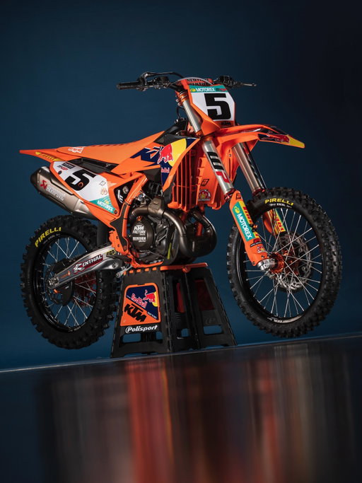 How good does the #5 look on the KTM 450 SX-F?! 🔥

#KTM #ReadyToRace #Motocross #MXGP