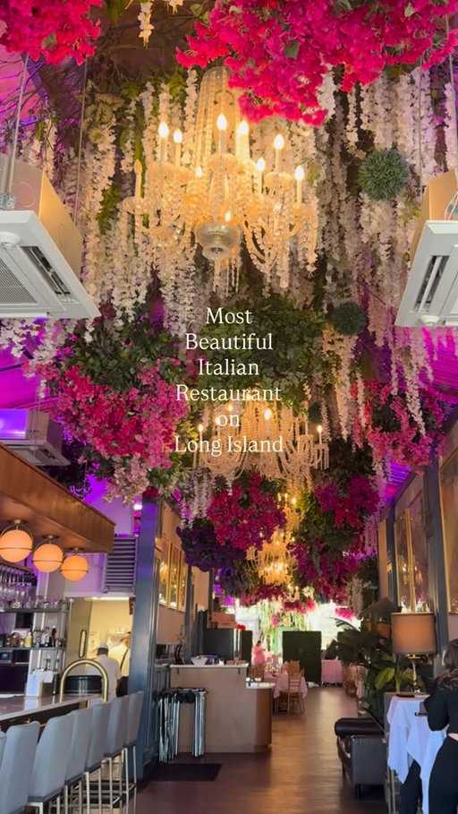Hey Cousins! 

How STUNNING is this #italian restaurant in Elmont  #longisland ?! @kingumberto is serving up the most incredible #longislandfoodie Italian food like their #fried cheesy capellini #pasta their creamy burrata cheese, eggplant parm and much more! Even their bread service was top notch 🥖 We cannot wait to share what else we tried at this insta worthy spot!