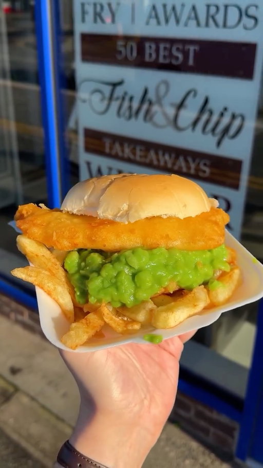 This place does a chippy tea in a barm and it’s only £5.95.

📍 Pennington Plaice, Leigh