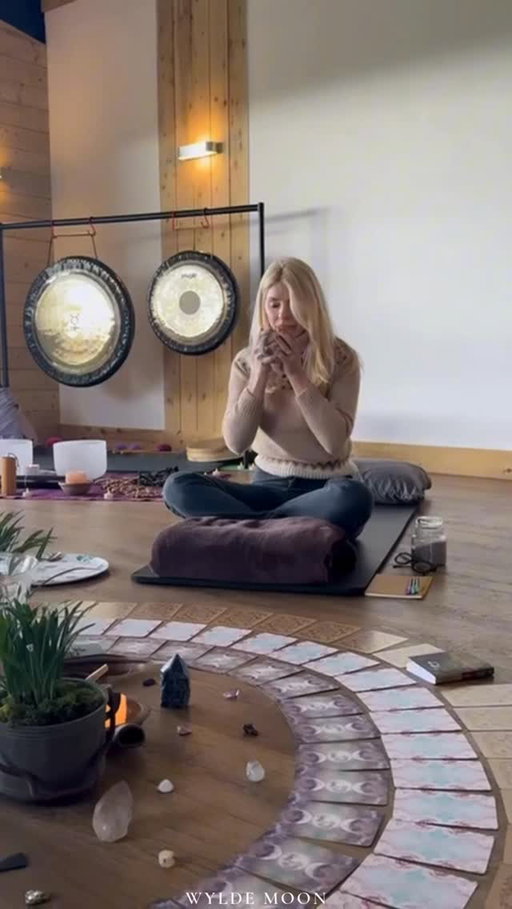 Had the most uplifting @wyldemoon away day at the @truleigh_centre 🌿 on the Sussex Downs. Gathered together in honour of Imbolc & the Goddess Brigid, we welcomed the returning of the light & the first stirrings of spring. We drank the Sacred Cacao to open our hearts, selected oracle cards for guidance and crafted reed dollies as blessings of renewal & protection. ✨
Huge thanks to you Emma Nye @pixietripping for presiding over such a magical day. Your immersive sound bath was just incredible and a real highlight…the gongs! As were your awesome sound tables Emma Greenland @andersonacoustics_tactilesound! @ladywilloughby, @patsyoneillmakeup & I left you feeling nourished, grounded and ready for the season ahead. When can we come back and do it all over again?! 💕🌱

#adownbrand
