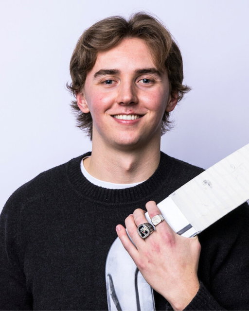 ⭐️ Mathias Onuska, University of Waterloo / Université de Waterloo (hockey) 

The University of Waterloo men’s hockey goaltender was selected among the elite in Canadian university sport and into recognition as a 2024-25 U SPORTS Top 8 Academic All-Canadian.

A third-year Honours Health Science student, Onuska posted a remarkable 96.7 per cent academic average, earning recognition as one of Waterloo’s top undergraduate student-athletes for a second consecutive year.

Onuska led the nation with a .941 save percentage and posted a 2.18 goals-against average, earning both OUA and U SPORTS Goaltender of the Year honours. His performances helped drive Waterloo’s success through the season and culminated with the Totzke Trophy as the Warriors’ men’s athlete of the year.

Away from games, he volunteers with KW Habilitation Farm, supports Indigenous hockey initiatives, assists with summer hockey camps, and serves as a Rise-Up Peer Mentor, helping first-year student-athletes transition into university life.

Full story on usports.ca 🔗 Article complet sur usports.ca

Le gardien de but de l’équipe masculine de hockey de l’Université de Waterloo a été sélectionné parmi l’élite du sport universitaire canadien et reconnu parmi le Top 8 des Étoiles académiques canadiennes 2024-25.

Étudiant de troisième année spécialisé en sciences de la santé, Onuska a affiché une remarquable moyenne scolaire de 96,7 pour cent.

Onuska a été le meilleur au pays avec un taux d’arrêts de ,941 et il a affiché une moyenne de buts alloués par match de 2,18, ce qui lui a permis de remporter les titres de gardien de but de l’année des SUO et de U SPORTS.

À l’extérieur de la patinoire, Onuska s’est doté d’un curriculum vitae en matière de service communautaire qui est à l’image de ses performances et de sa réussite scolaire. Il œuvre comme bénévole à la ferme KW Habilitation, soutient des programmes de hockey pour Autochtones, donne un coup de main dans le cadre de camps de hockey d’été et agit comme mentor entre pairs pour l’initiative Rise-Up, ce qui l’amène à aider des étudiants-athlètes de première année à s’adapter à la vie universitaire.

📸 @mphcentral