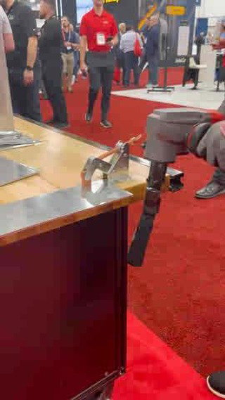 Fast, Clean Cuts in 10GA Mild Steel. M18 FUEL™ 10 Gauge Nibbler.
#AHRExpo2026 #MilwaukeeTool #NothingButHeavyDuty
Link in Bio.