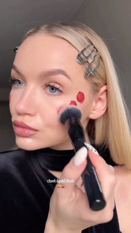 Cheek liquid blush 🍑🍒@timephoriaofficial .

#timephoria #timephoriaofficial #blush #blushliquido #ugc #ugccreator