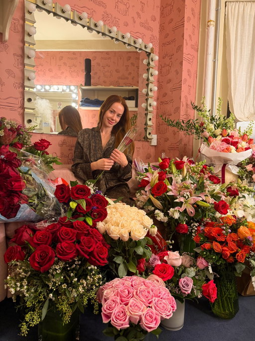 once it was just Conners flowers. But tonight, there are many more 🥹 Still doesn’t feel real ✨ love you guys. Thank you again and again for this over-pouring amount of love. I’m just so grateful 💖