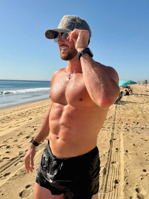 Enjoying the journey. 🤠

The simplicities, the failures, the passions…all of it. If there is one thing I’ve learned, it is that gratitude is a muscle. The more you use it, the more you start to notice what you are noticing. 

If you cannot find anything to be grateful for in a day, remember you woke up today. 🙌🏼

Don’t forget to smile. 😄 
1441