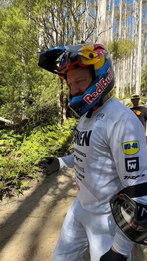 We made @aarongwin1 shralp 😂
Initial he was sceptical, saying “Shralping is a young man’s game” 😅 But some gentle peer pressure from @thebigbad_wolfe and @jackmoir_ was all it took 😂