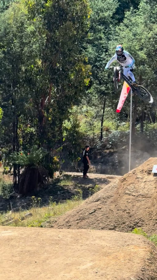 Few big hits ticked off for @luca_shaw at Hardline🤘

Mechanic @bedw4rds on hybrid role grabbing the bangers! 

#MyCanyon #MTB